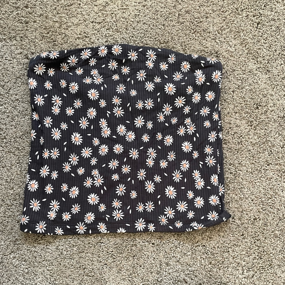Black and sunflower crop top